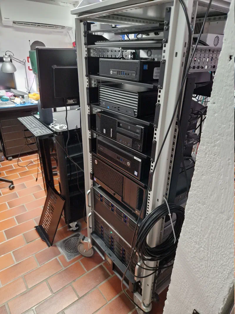 Home office — with homelab rack
