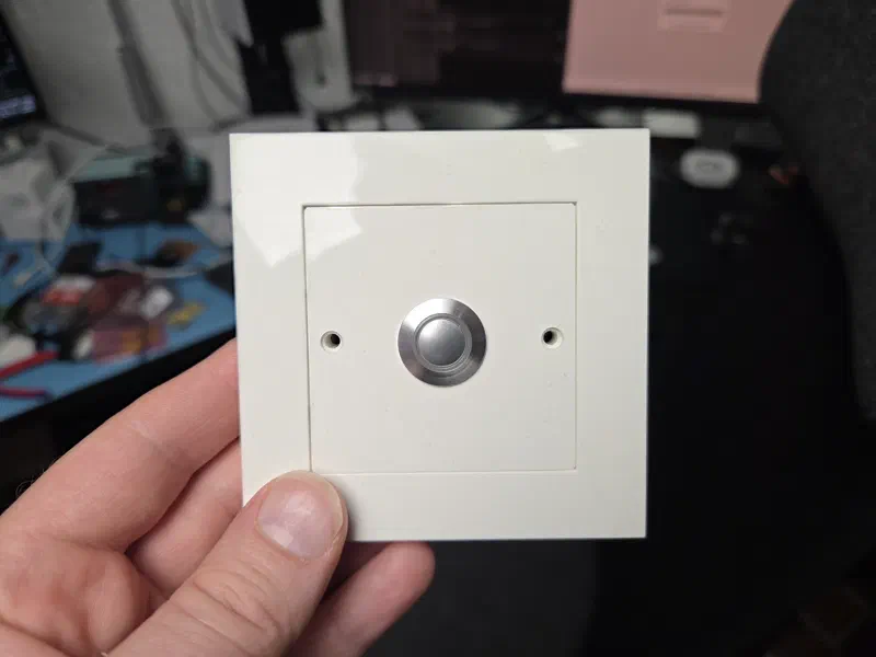 Chrome reset button with green LED ring, to be mounted in the entryway