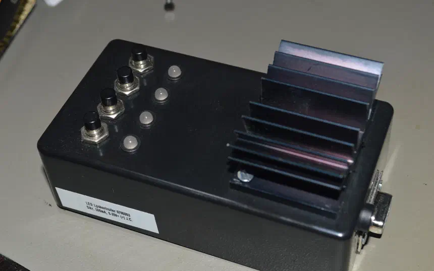4-channel electronic switch and voltage regulator