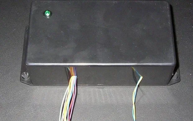 Power supply and fuse monitoring module, AVR