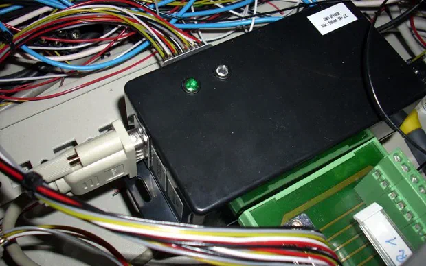 Serial port I/O module with 15 inputs — AVR