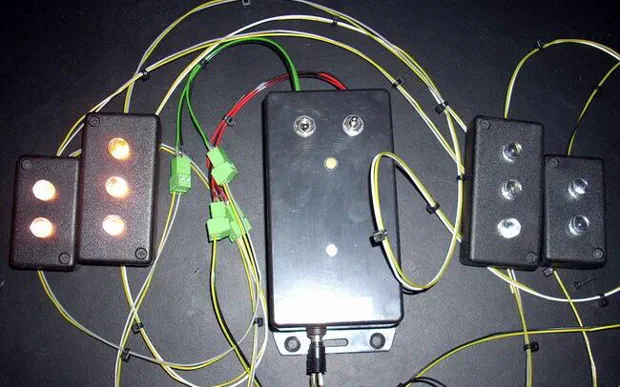 Dual channel warning LEDs controller, with AVR