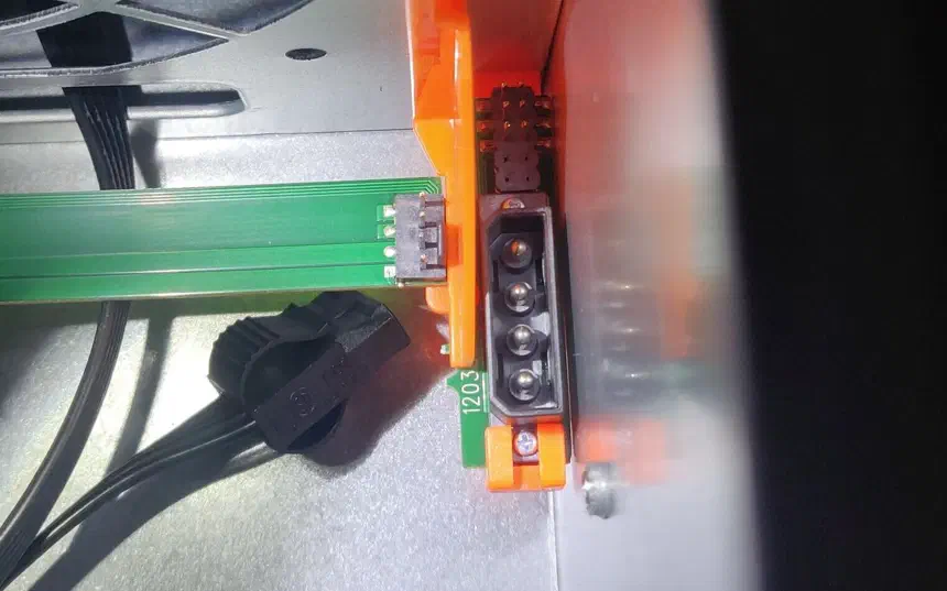 The mysterious 6-pin fan header on my Inter-Tech server cases