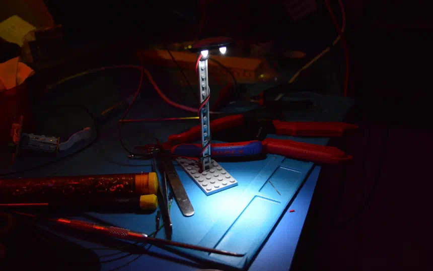 Making a simple LEGO LED street light