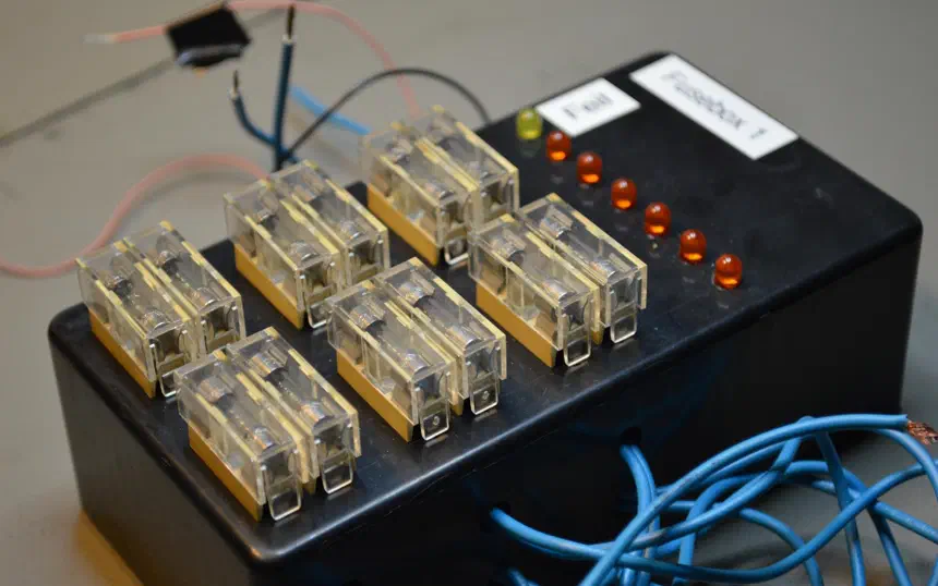 Monitored fuse box, 6 channels