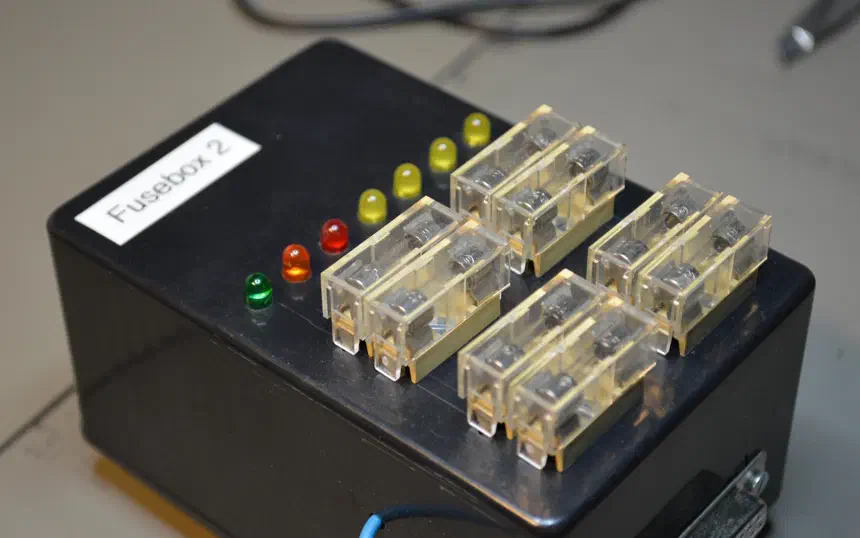 Monitored fuse box, 4 channels