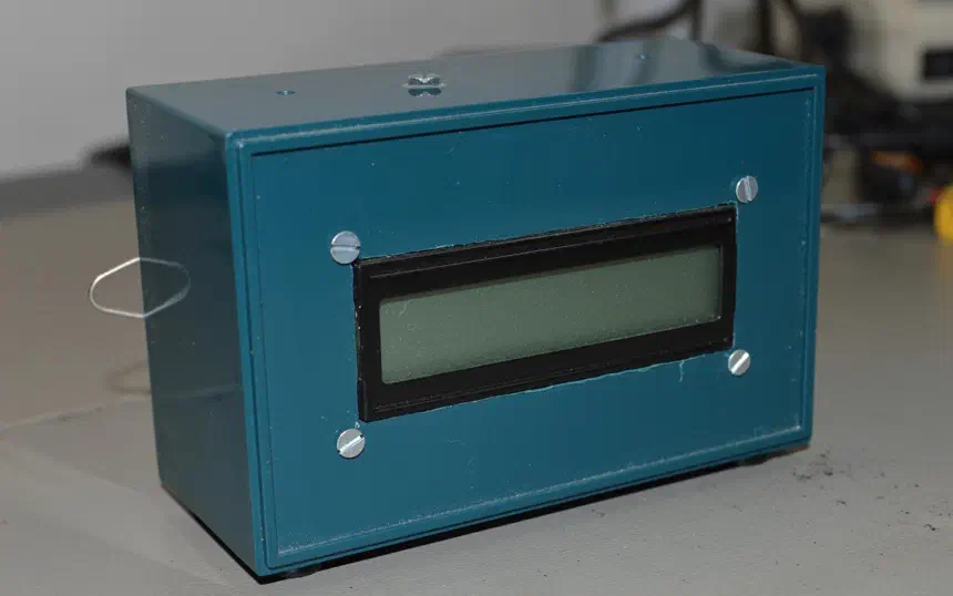 LCD unit driven by a computer parallel port