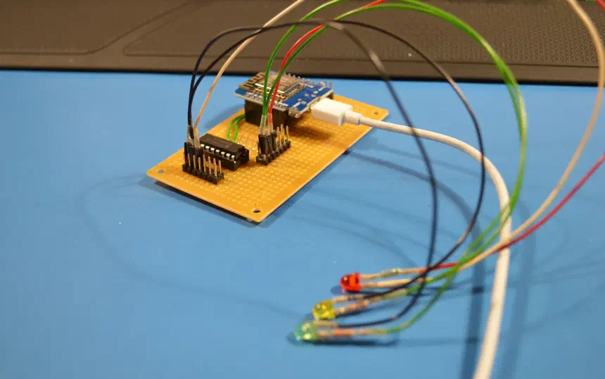 Two channel traffic lights controller — using Wemos